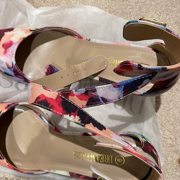 Dream pairs (Amazon) floral heels - Picture 3 of 4